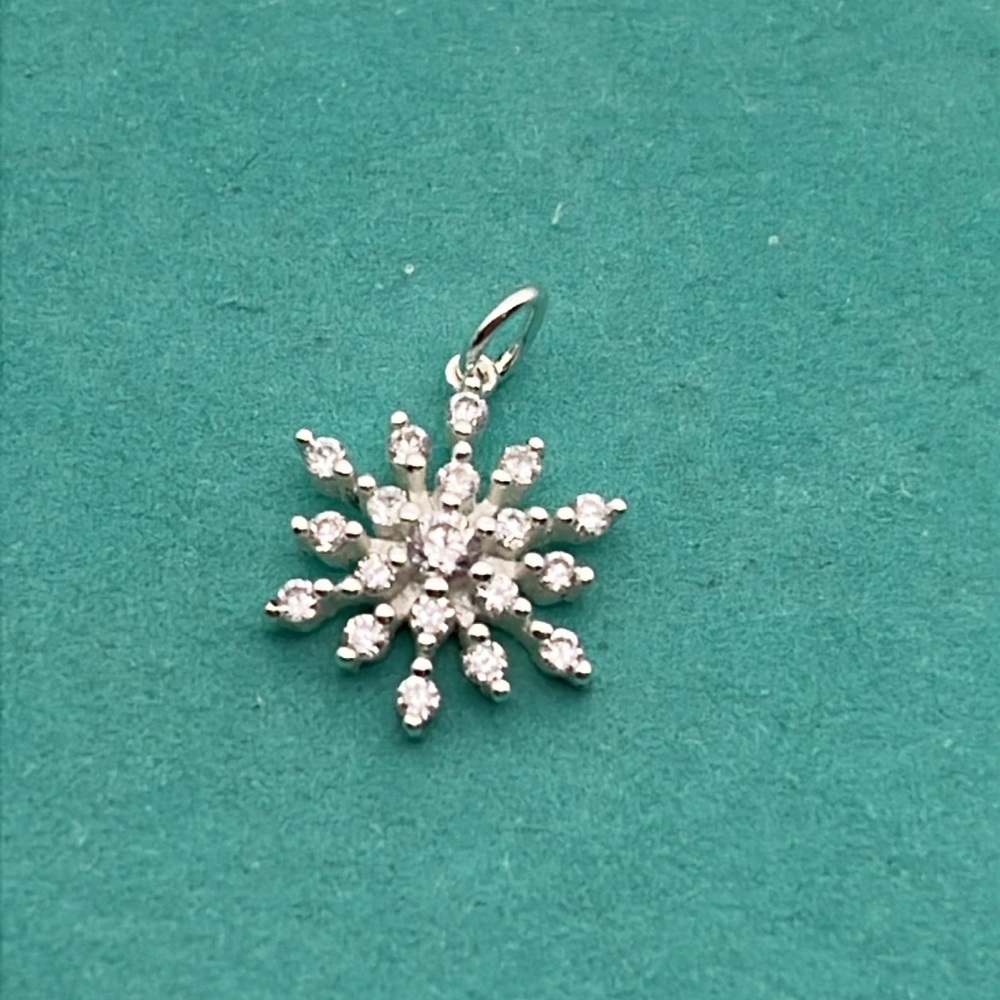 SNOWFLAKE STERLING SILVER CUBIC ZIRCONIA PENDANT